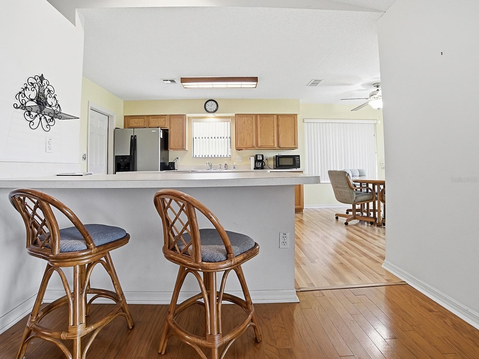 BREAKFAST BAR - 647 TIMBERCREST DR, LEESBURG