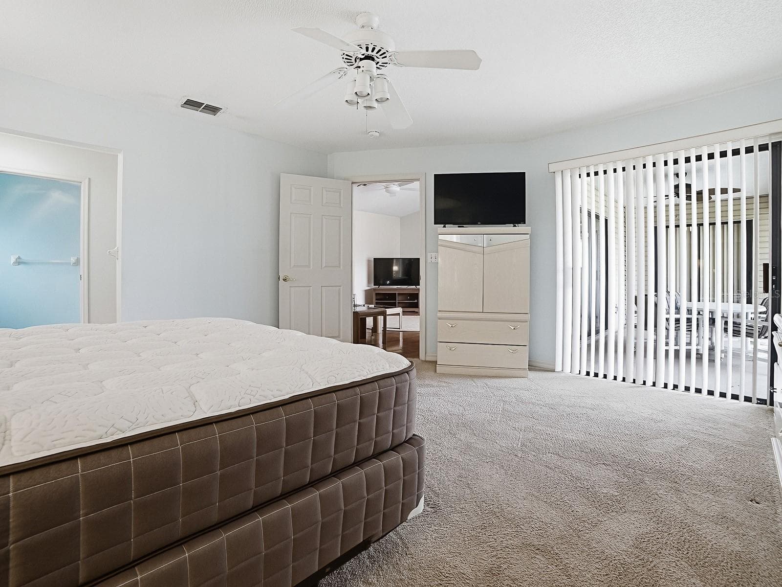 SLIDERS TO THE LANAI - 647 TIMBERCREST DR, LEESBURG