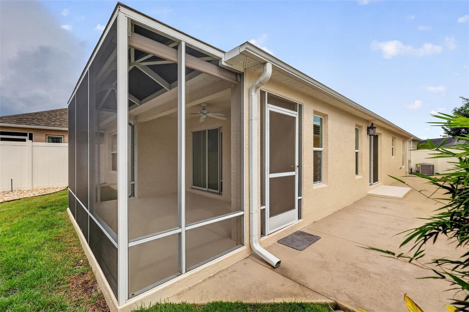 Side Courtyard - 3056 EASTWOOD TER, THE VILLAGES