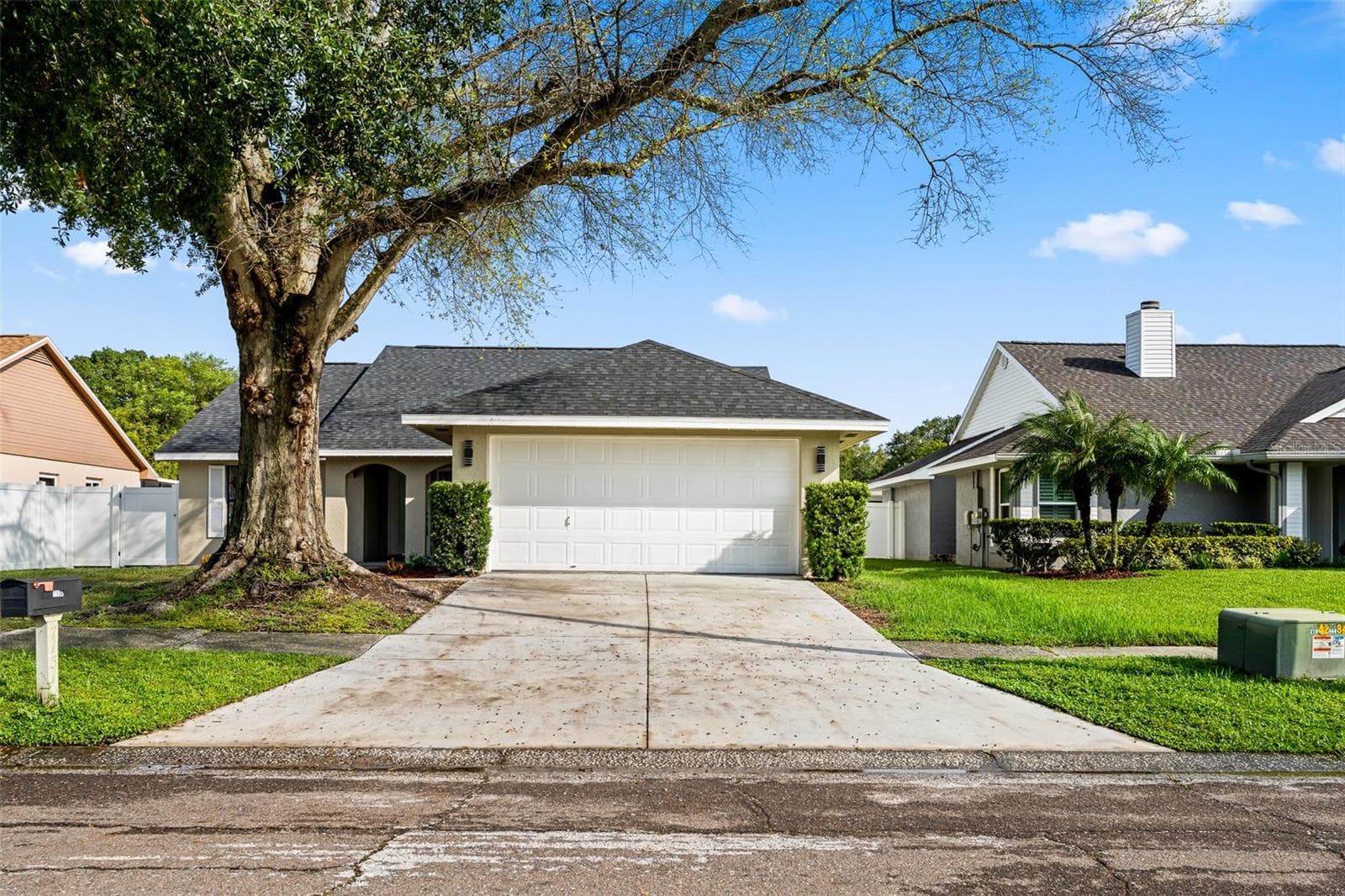 Single Family Residence at 7131 HOLLOWELL DR, TAMPA, photo 2 of 47