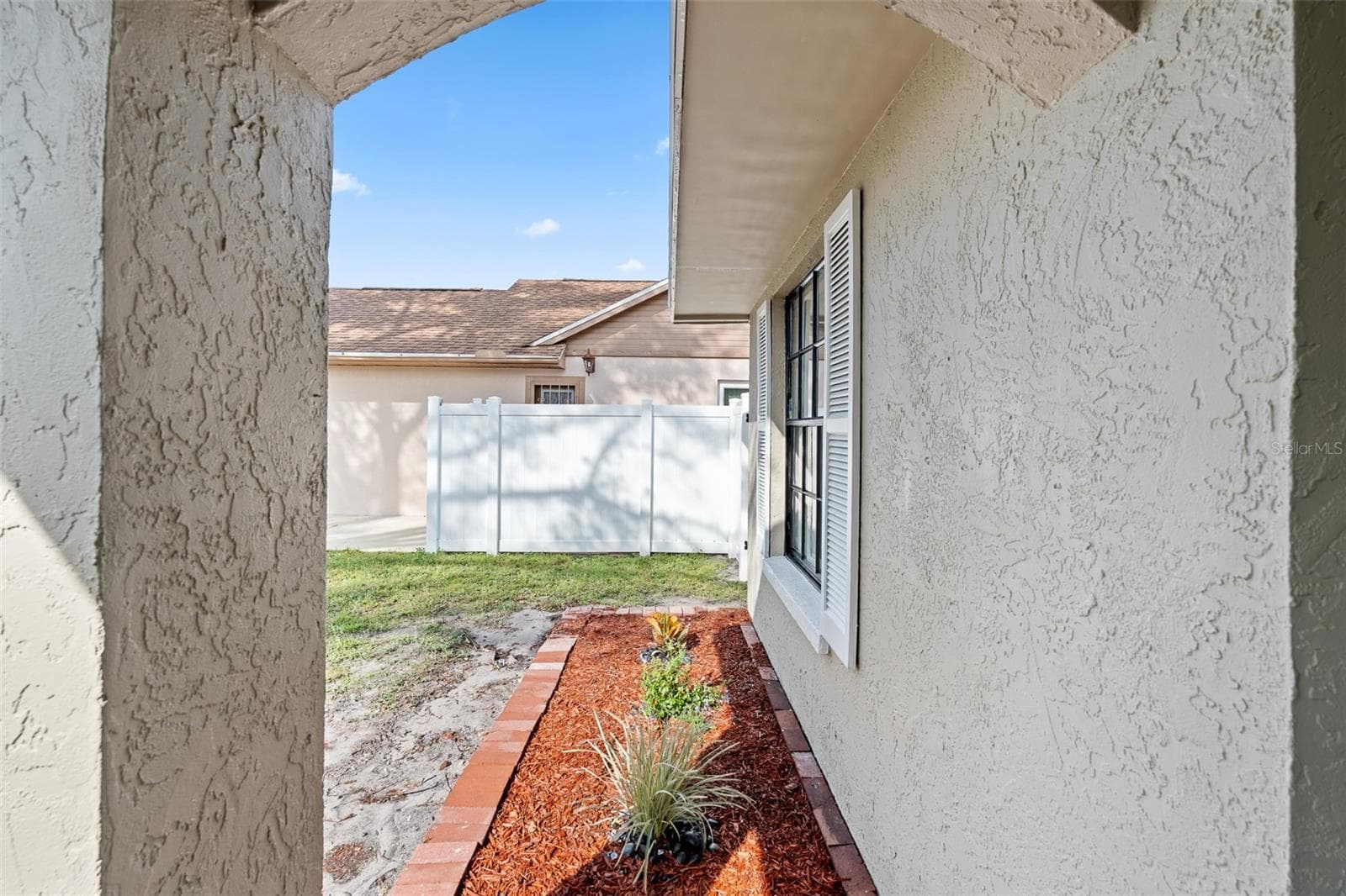 Single Family Residence at 7131 HOLLOWELL DR, TAMPA, photo 6 of 47