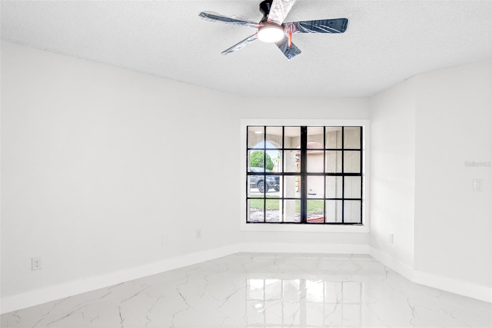 Single Family Residence at 7131 HOLLOWELL DR, TAMPA, photo 17 of 47