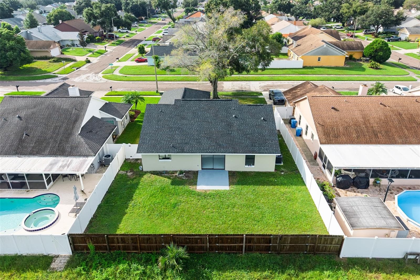 Single Family Residence at 7131 HOLLOWELL DR, TAMPA, photo 44 of 47