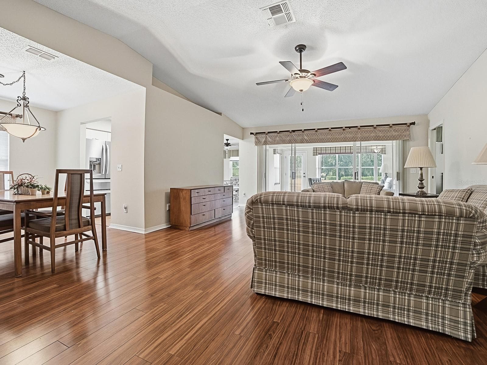 DINING AREA TO THE LEFT - 32543 OAK PARK DR, LEESBURG