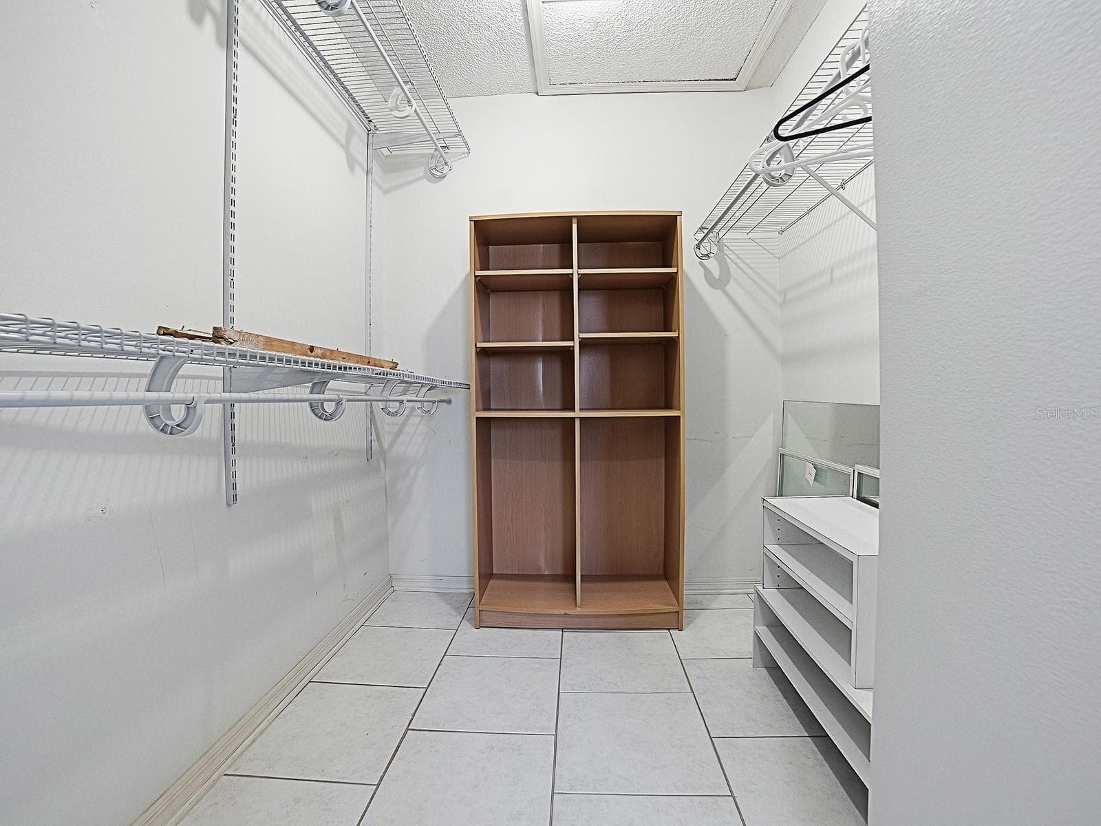 LARGE WALK IN CLOSET - 32543 OAK PARK DR, LEESBURG