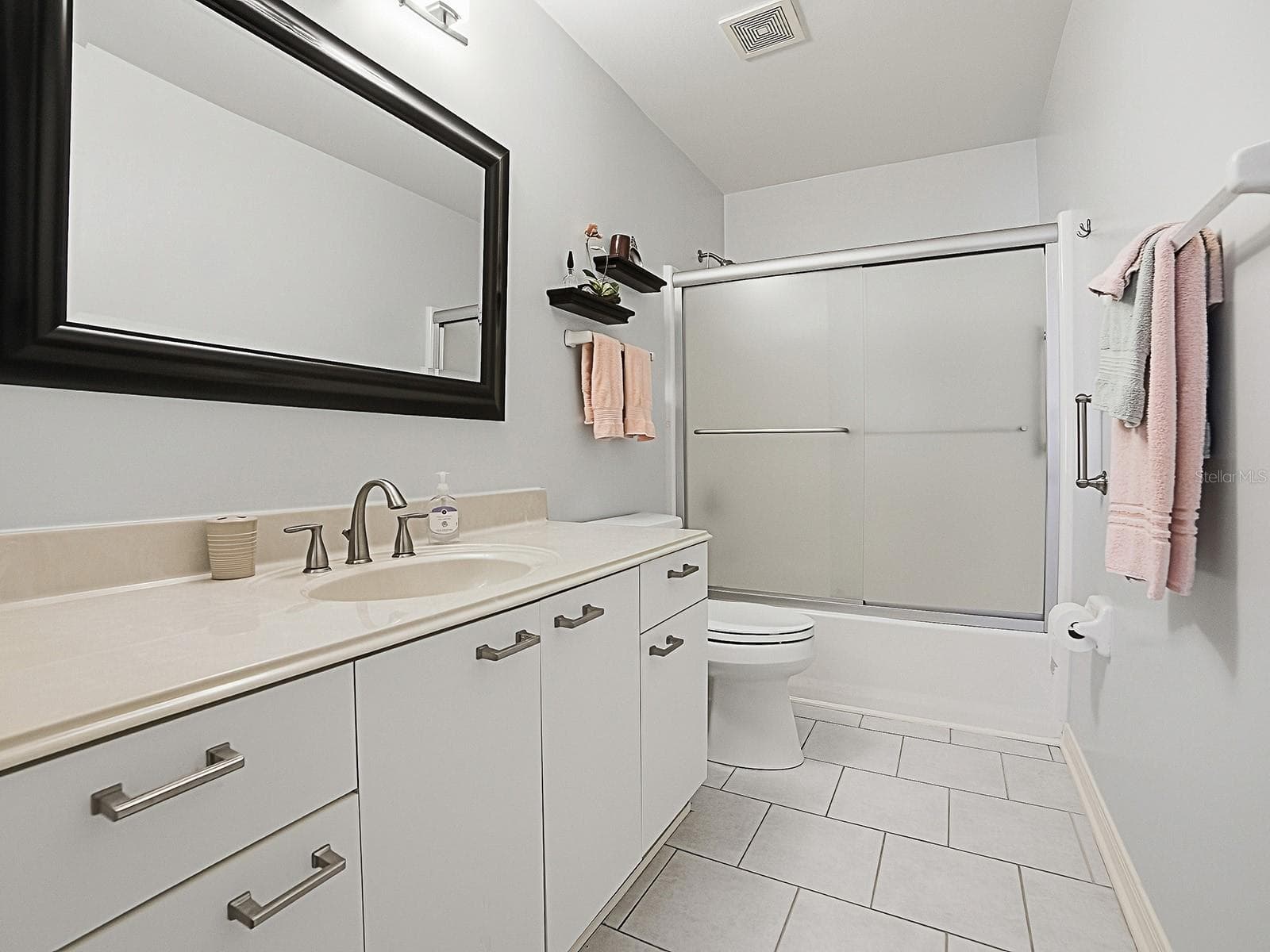 GUEST BATH - 32543 OAK PARK DR, LEESBURG