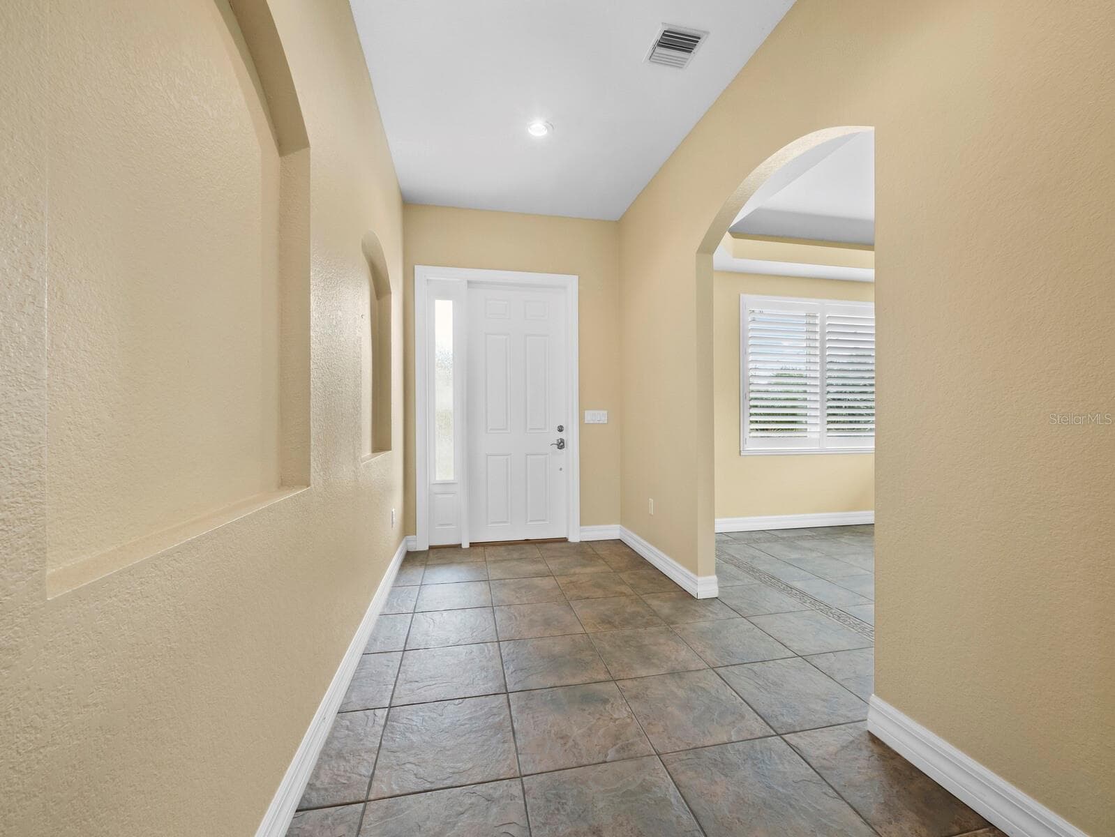 Single Family Residence at 182 ISLAND CIR, SARASOTA, photo 5 of 41