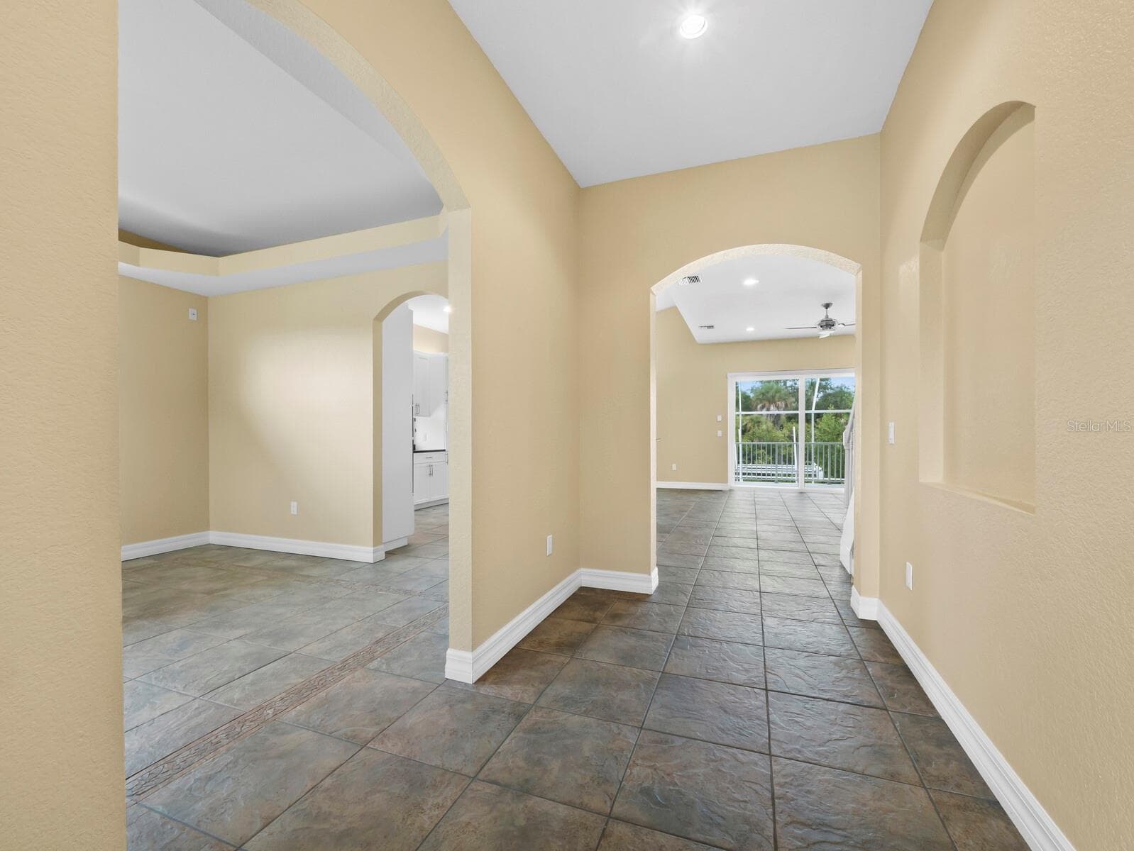 Single Family Residence at 182 ISLAND CIR, SARASOTA, photo 6 of 41