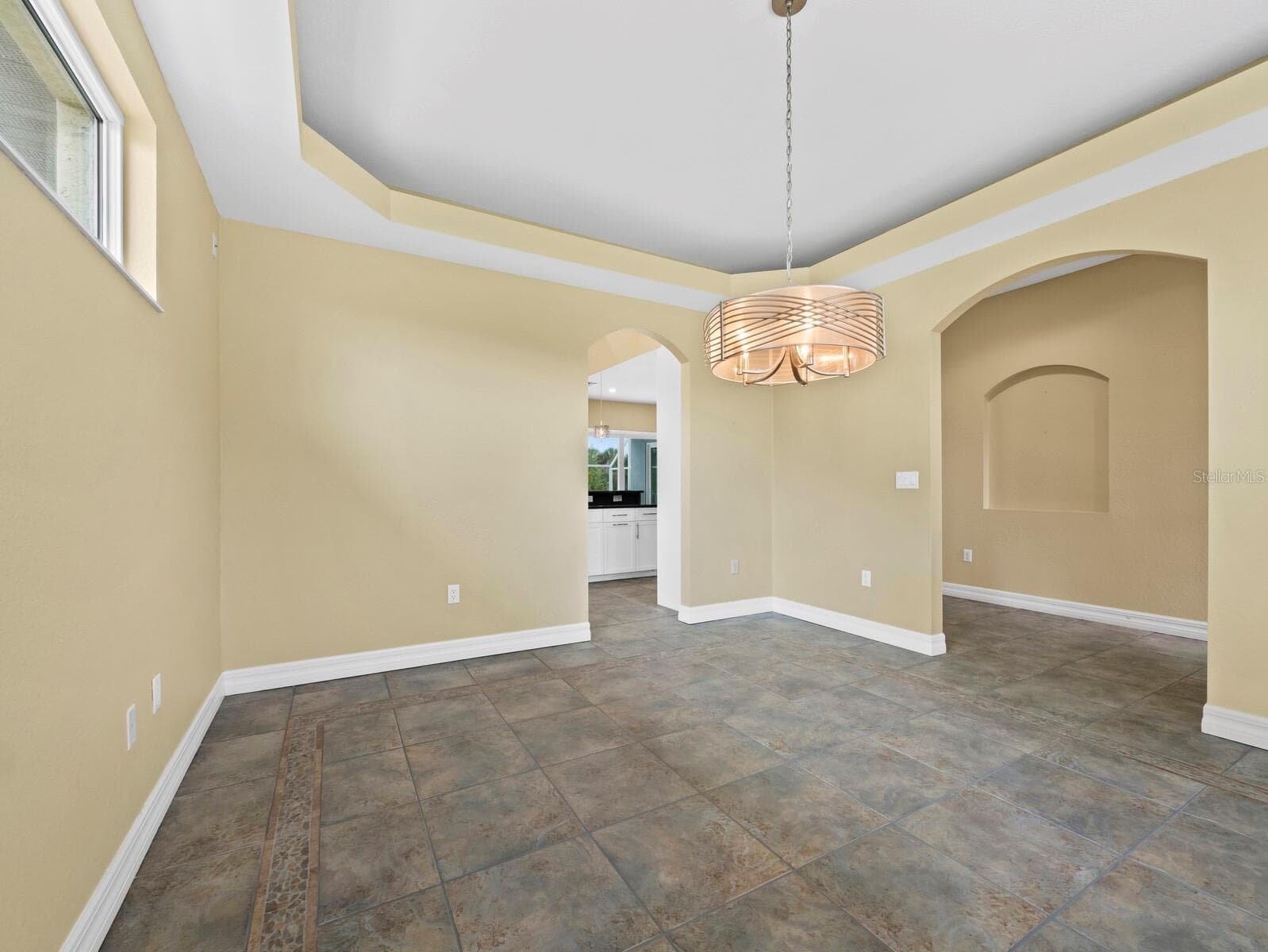 Single Family Residence at 182 ISLAND CIR, SARASOTA, photo 8 of 41