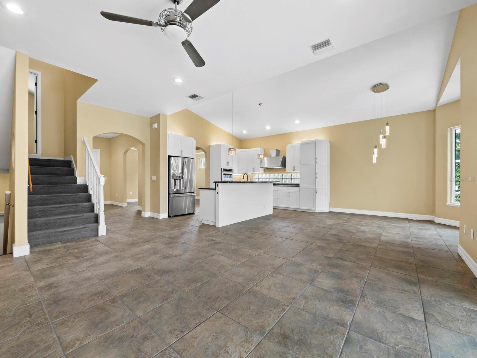 Single Family Residence at 182 ISLAND CIR, SARASOTA, photo 10 of 41
