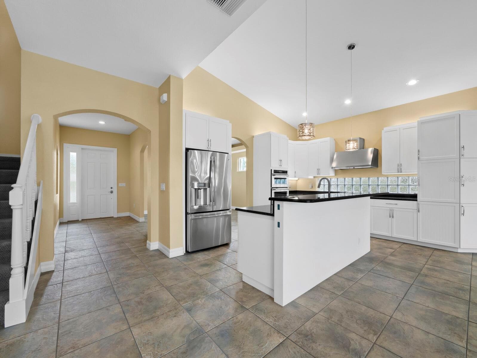 Single Family Residence at 182 ISLAND CIR, SARASOTA, photo 12 of 41