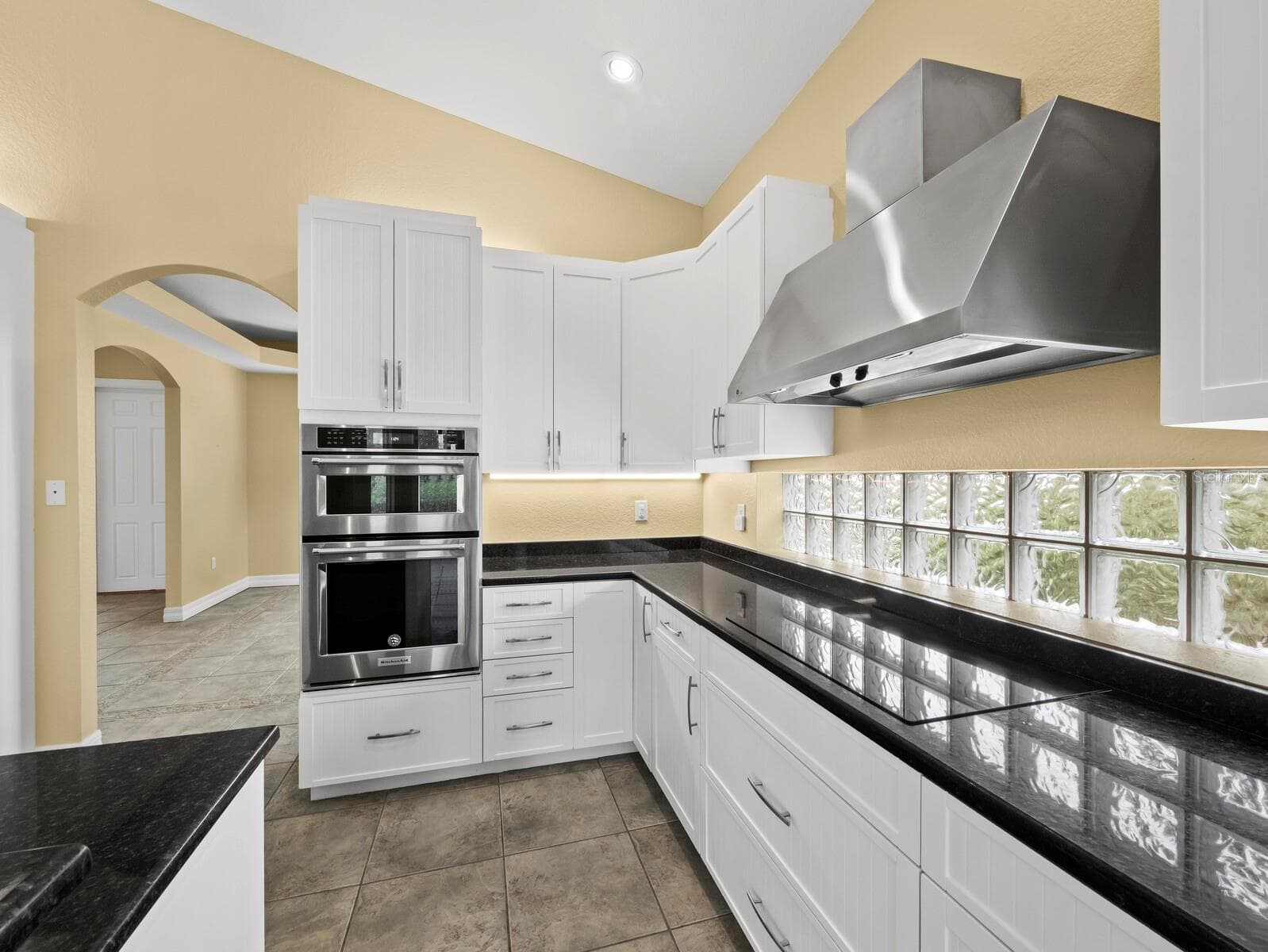 Single Family Residence at 182 ISLAND CIR, SARASOTA, photo 14 of 41