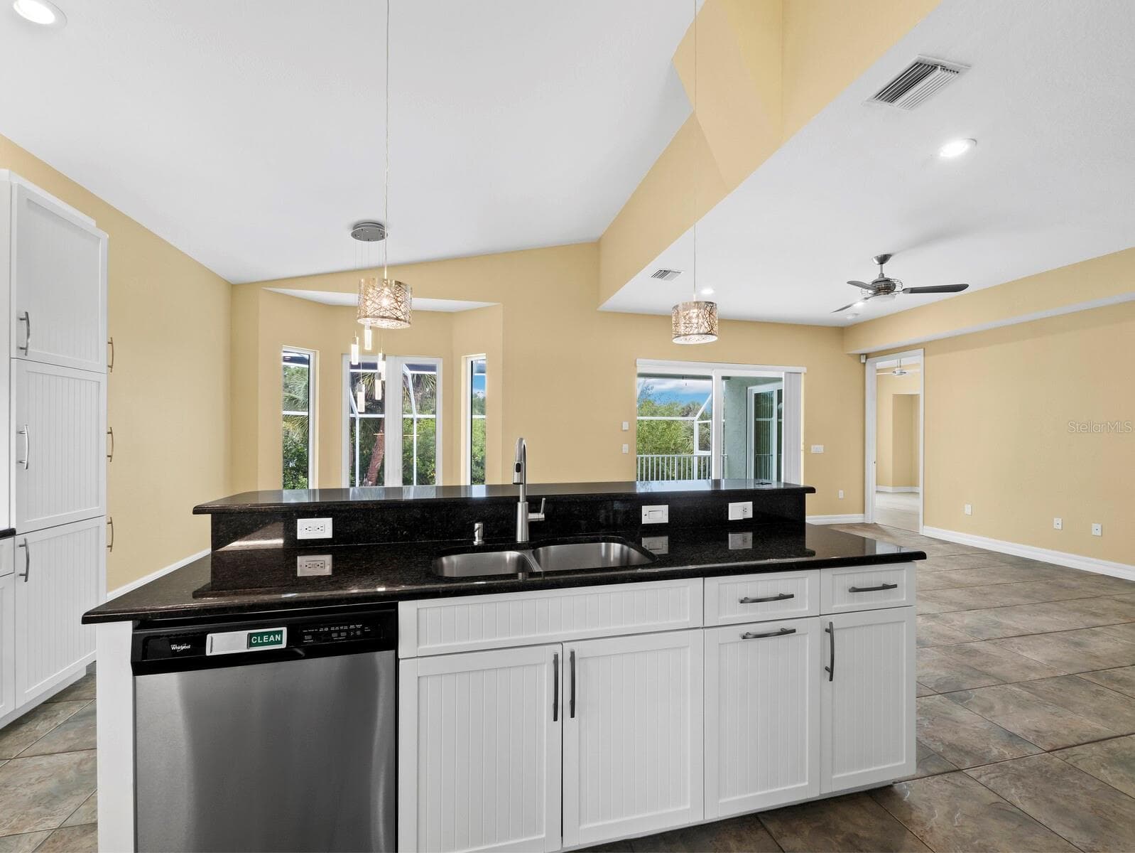 Single Family Residence at 182 ISLAND CIR, SARASOTA, photo 15 of 41