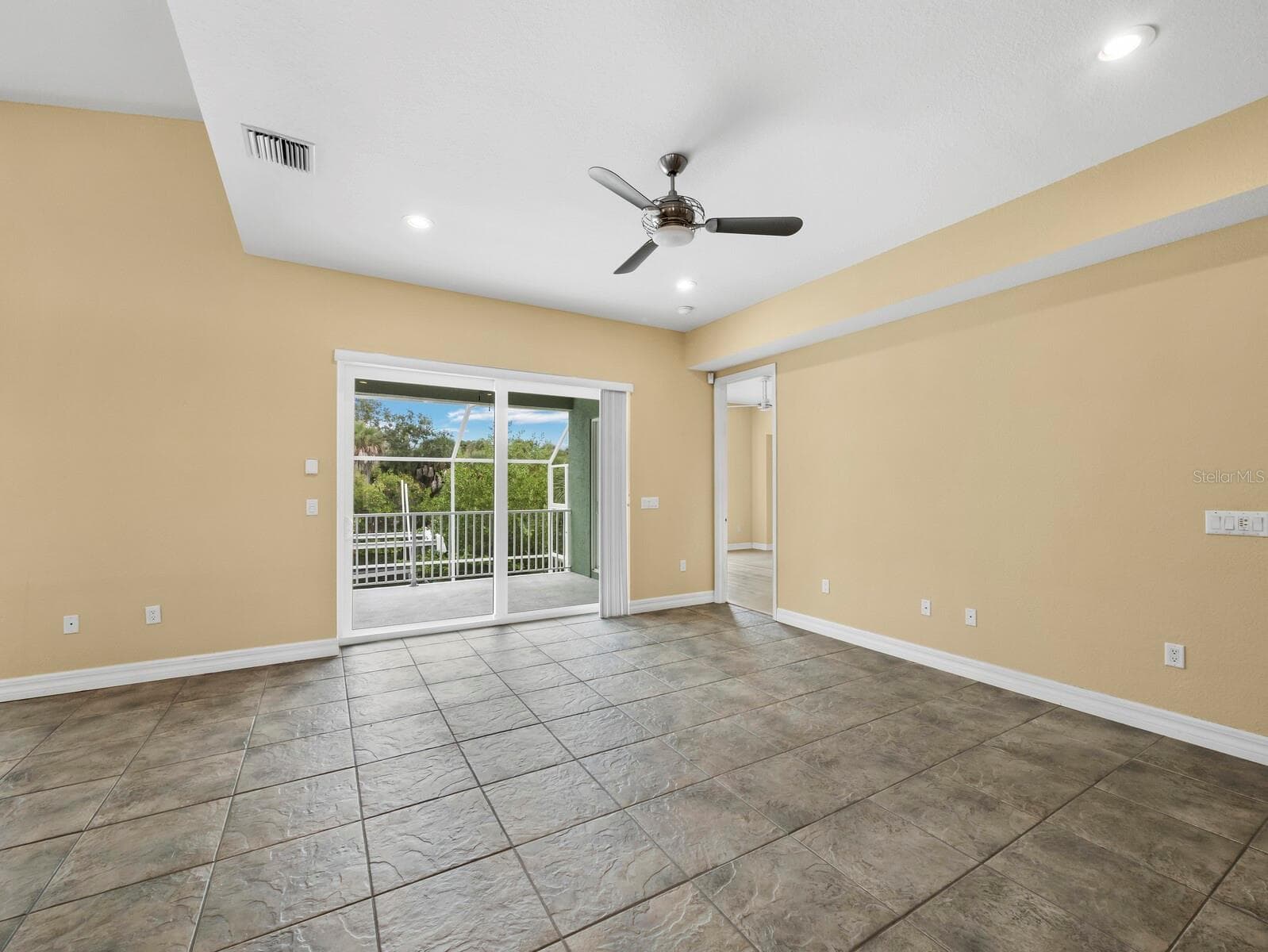 Single Family Residence at 182 ISLAND CIR, SARASOTA, photo 16 of 41