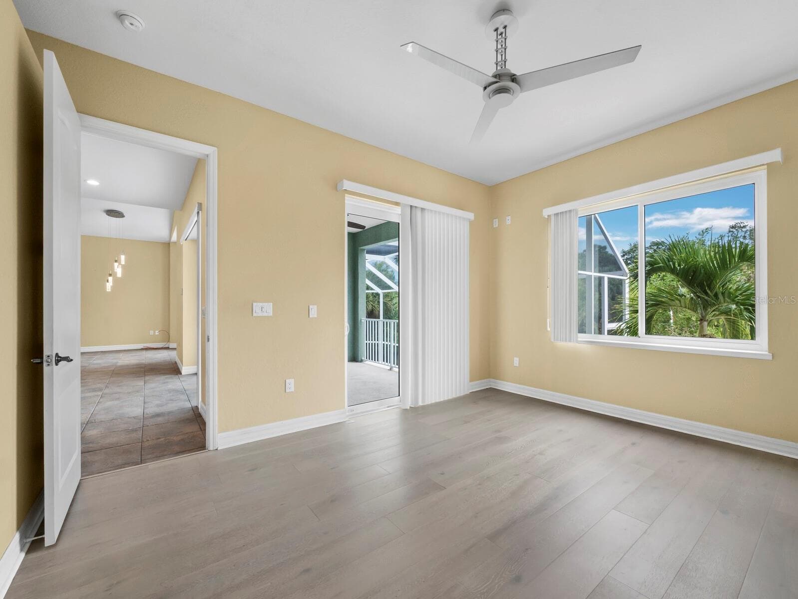 Single Family Residence at 182 ISLAND CIR, SARASOTA, photo 17 of 41