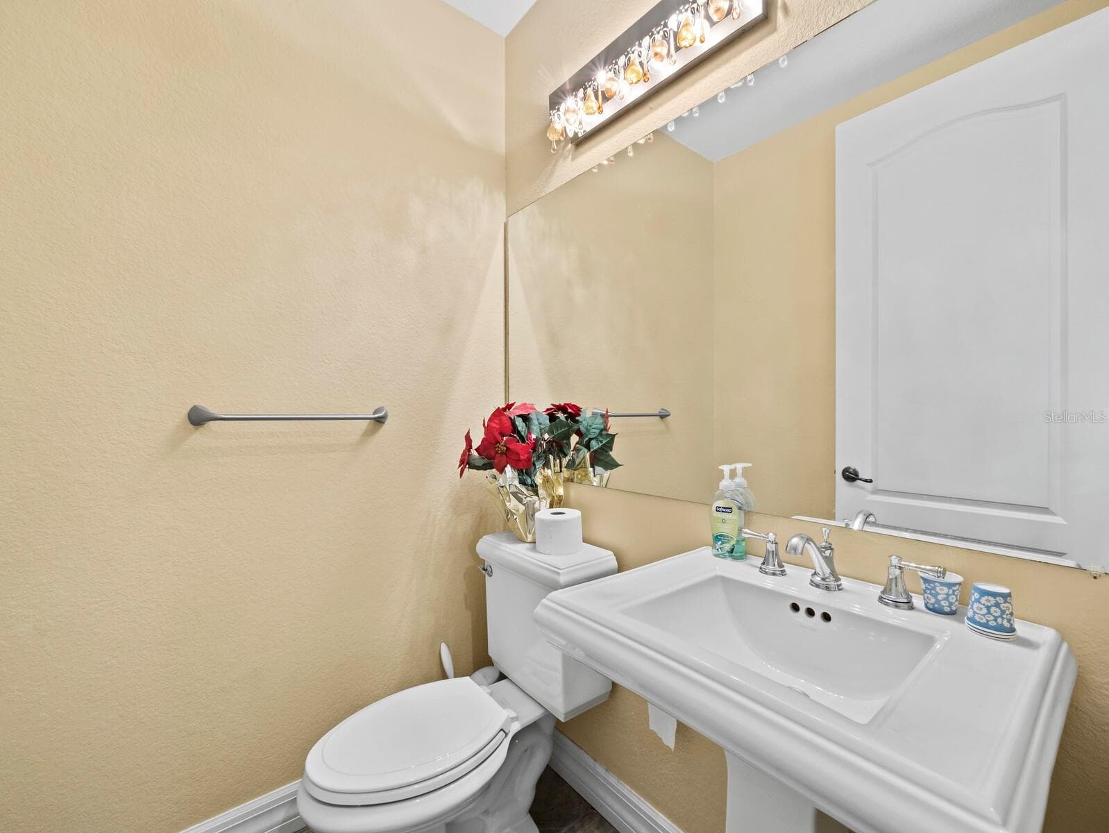 Single Family Residence at 182 ISLAND CIR, SARASOTA, photo 21 of 41