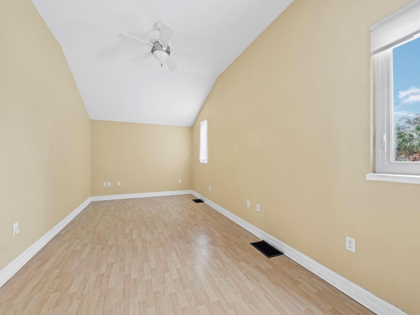 Single Family Residence at 182 ISLAND CIR, SARASOTA, photo 23 of 41