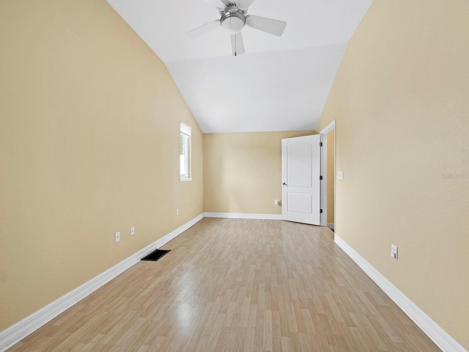 Single Family Residence at 182 ISLAND CIR, SARASOTA, photo 24 of 41