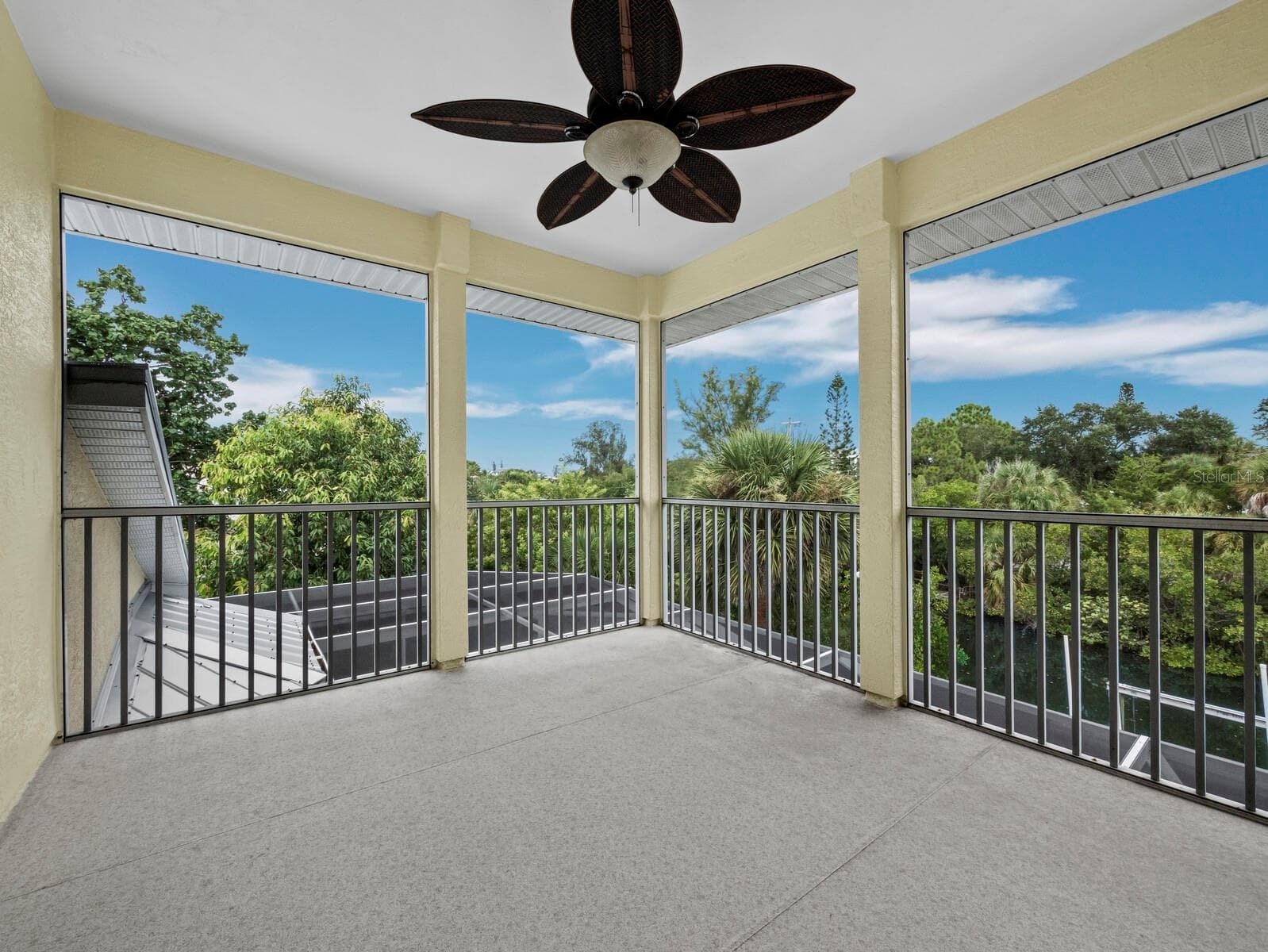 Single Family Residence at 182 ISLAND CIR, SARASOTA, photo 30 of 41