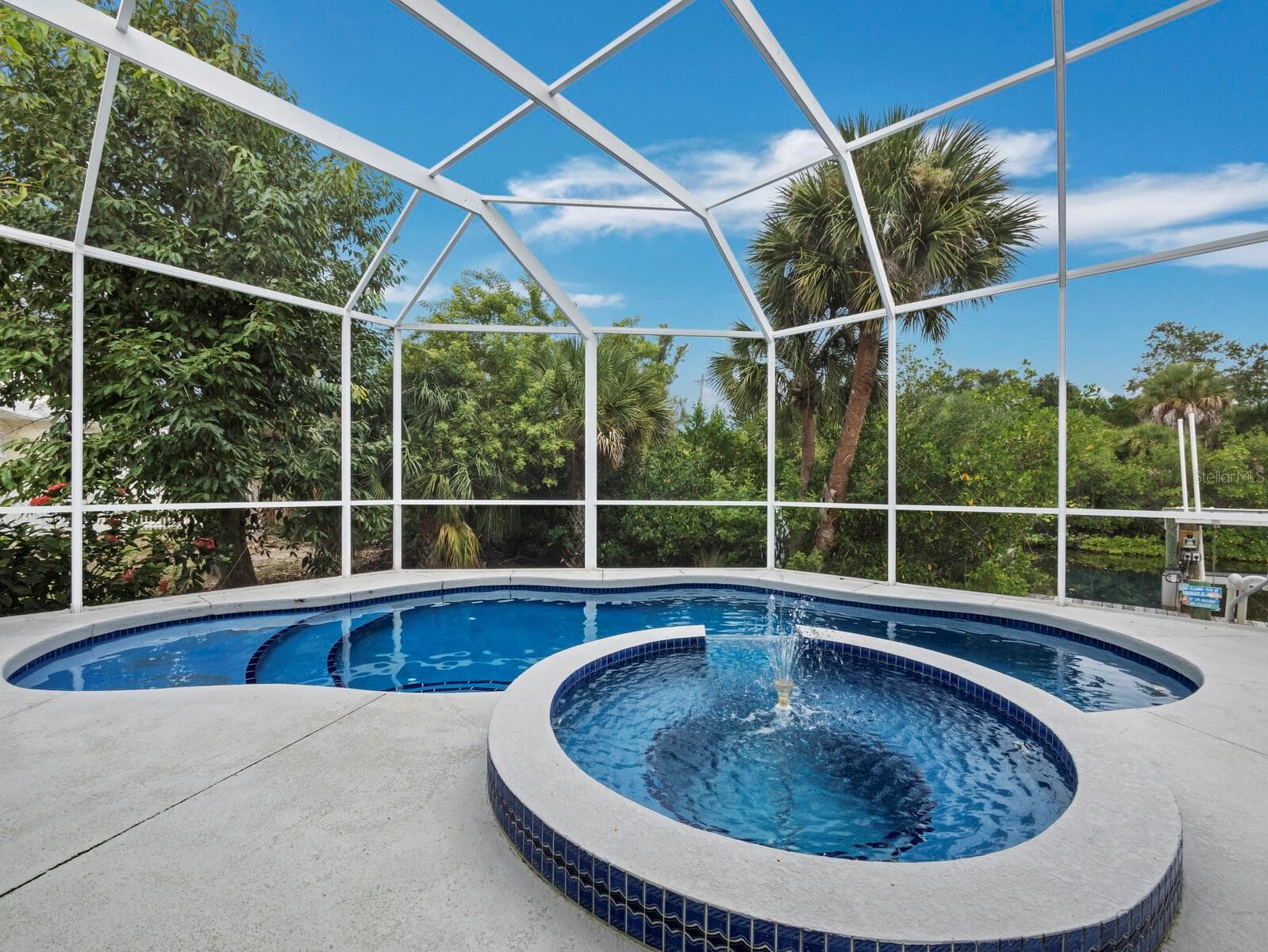 Single Family Residence at 182 ISLAND CIR, SARASOTA, photo 33 of 41