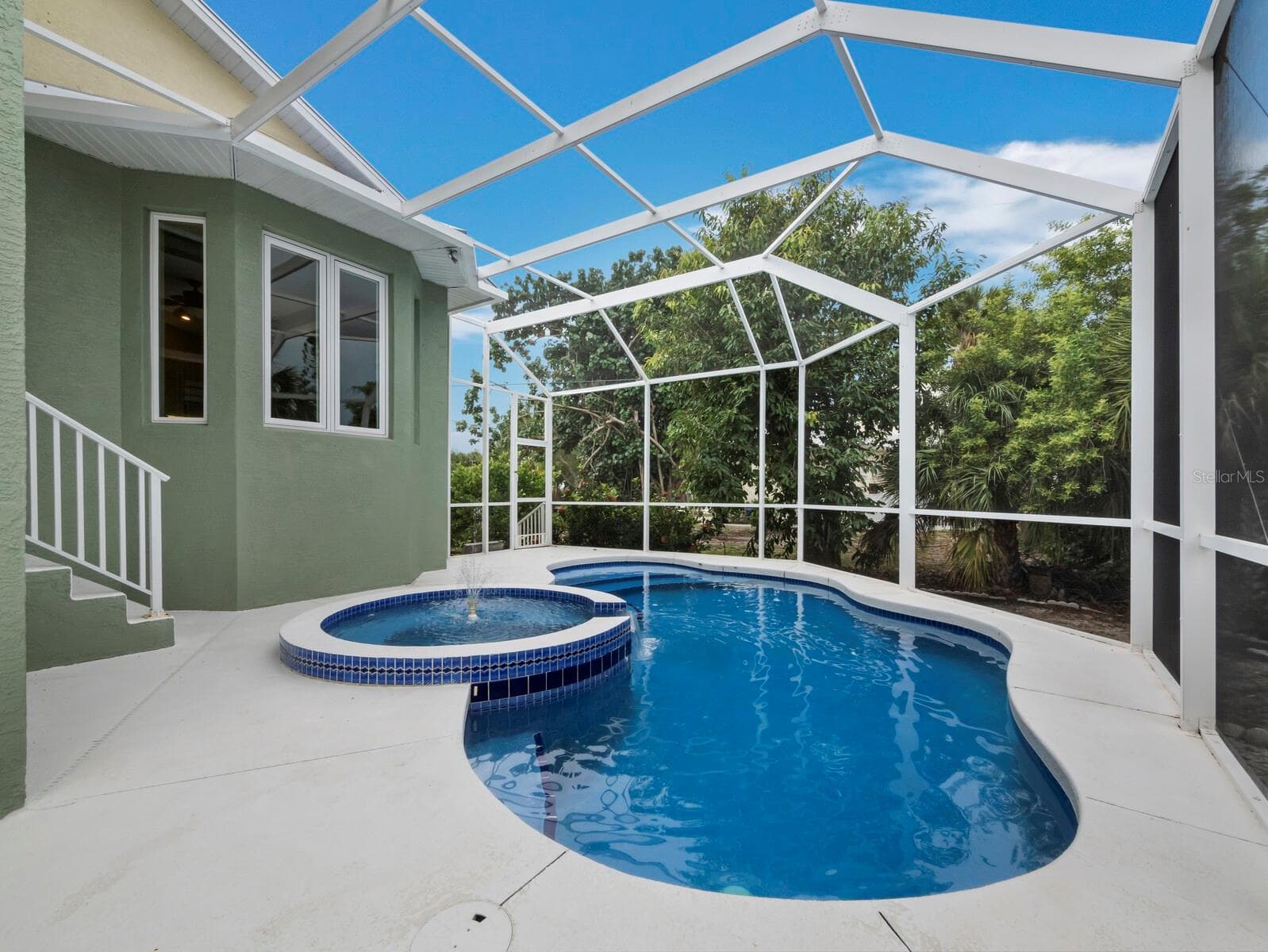 Single Family Residence at 182 ISLAND CIR, SARASOTA, photo 35 of 41