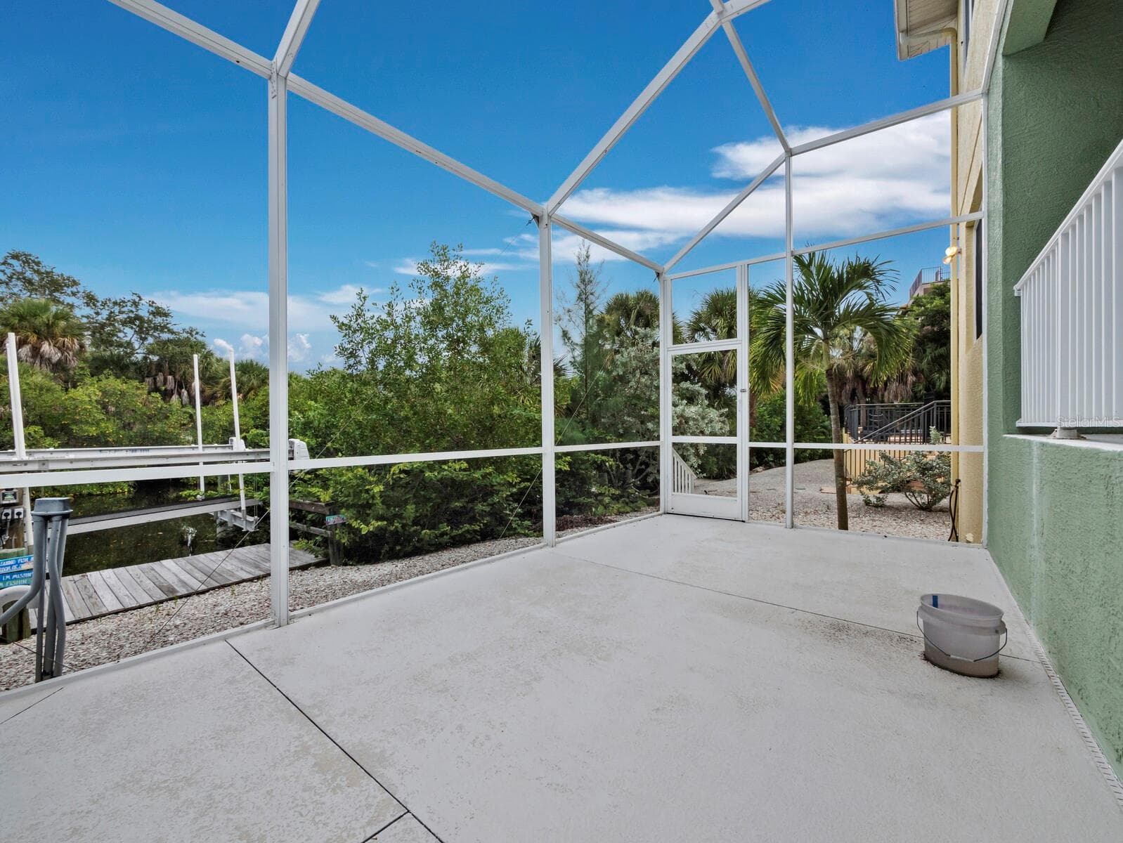 Single Family Residence at 182 ISLAND CIR, SARASOTA, photo 36 of 41