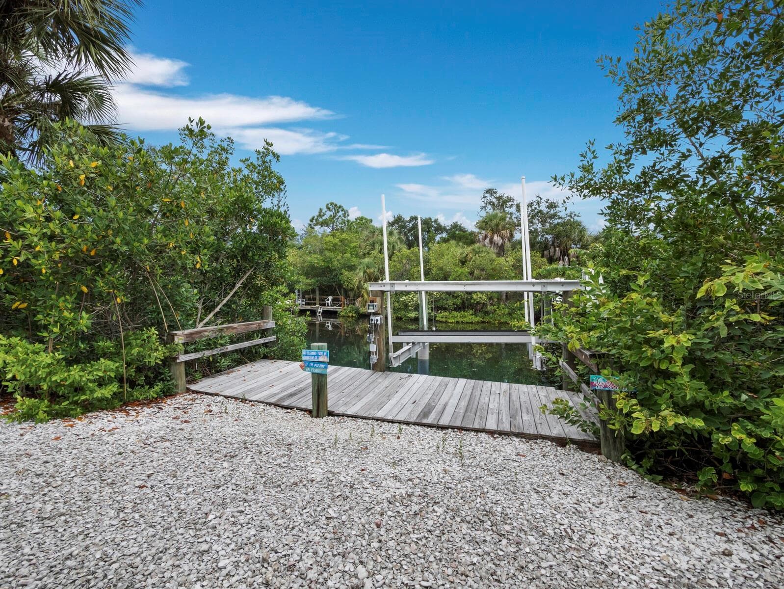 Single Family Residence at 182 ISLAND CIR, SARASOTA, photo 38 of 41