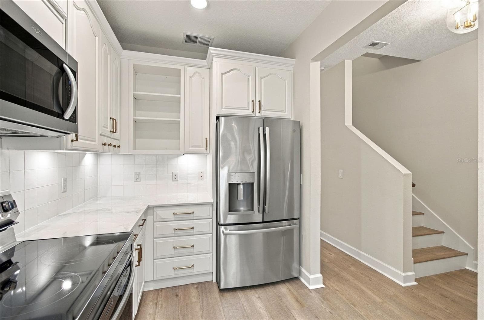 Renovated Kitchen with newer appliances - 5303 POINT PLEASANT LN, TAMPA