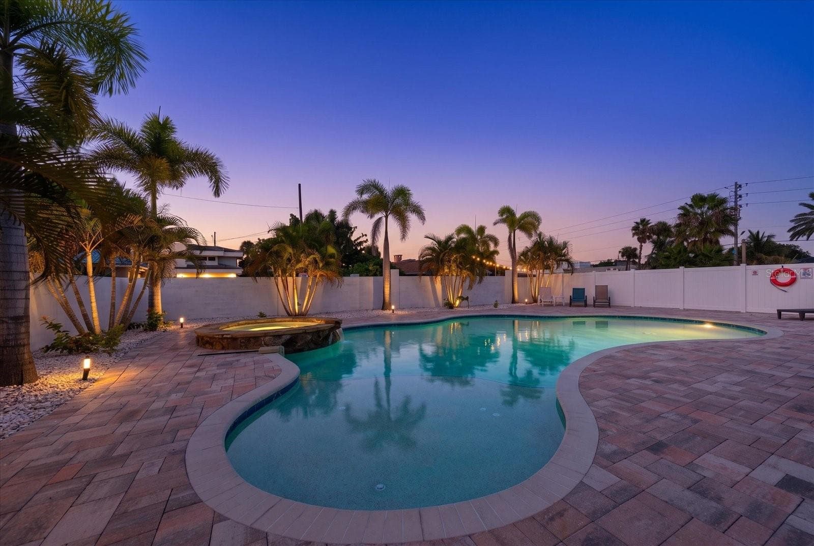 Large heated pool - very private. - 1512 GULF BLVD, INDIAN ROCKS BEACH