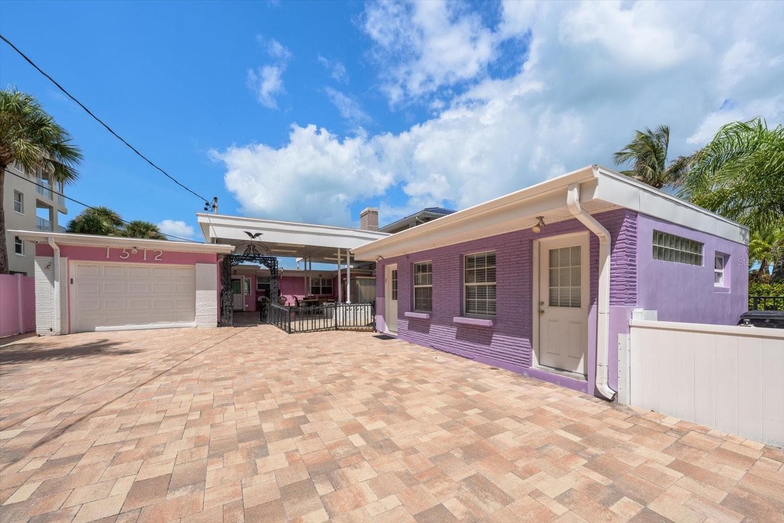 Large courtyard brick paved entry - 1512 GULF BLVD, INDIAN ROCKS BEACH