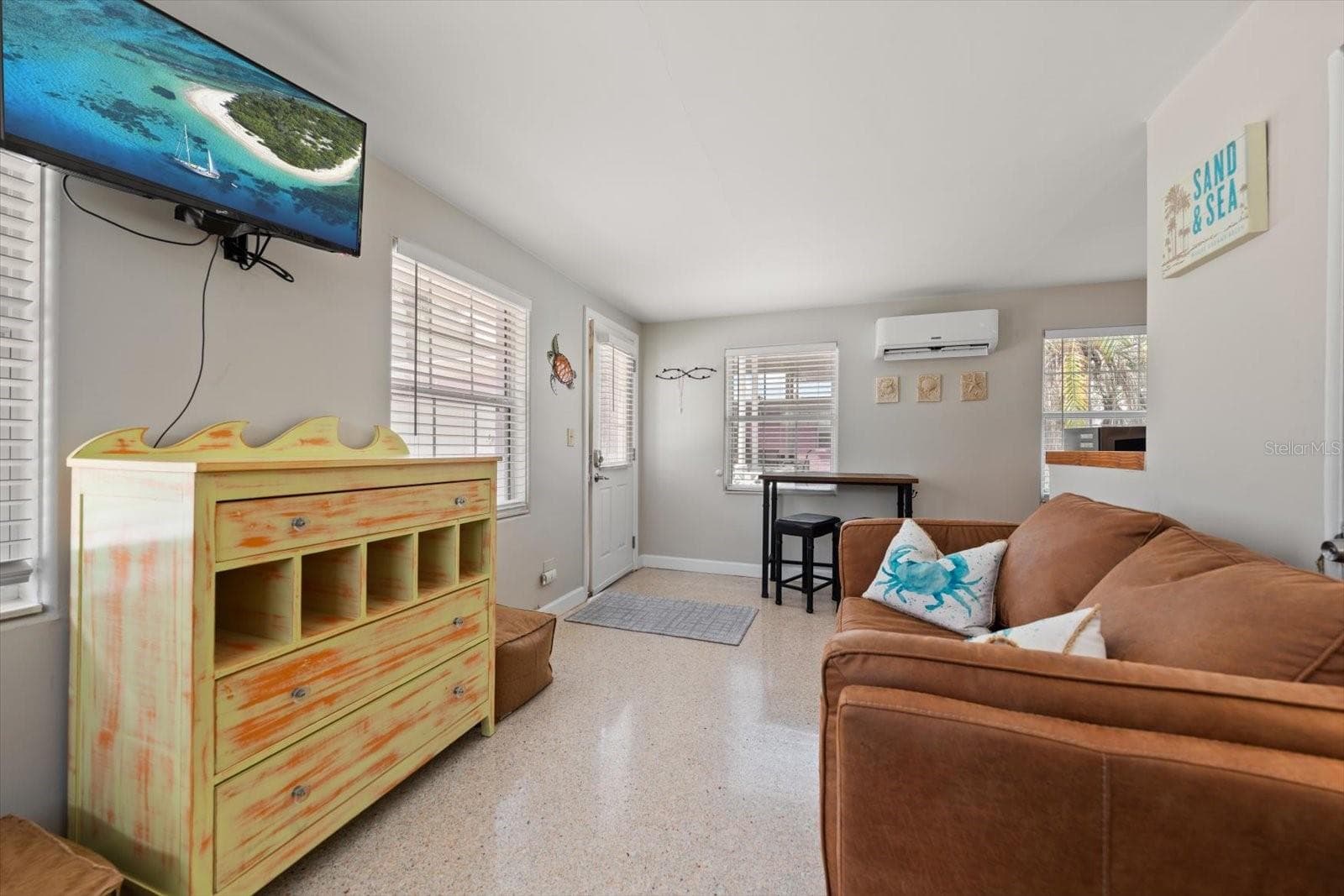 1 Bedroom living room area - 1512 GULF BLVD, INDIAN ROCKS BEACH
