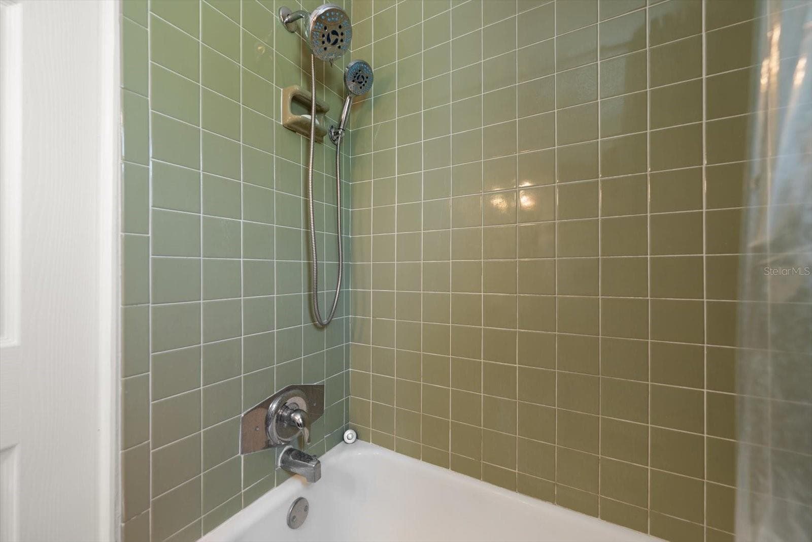 Efficiency bathroom - 1512 GULF BLVD, INDIAN ROCKS BEACH