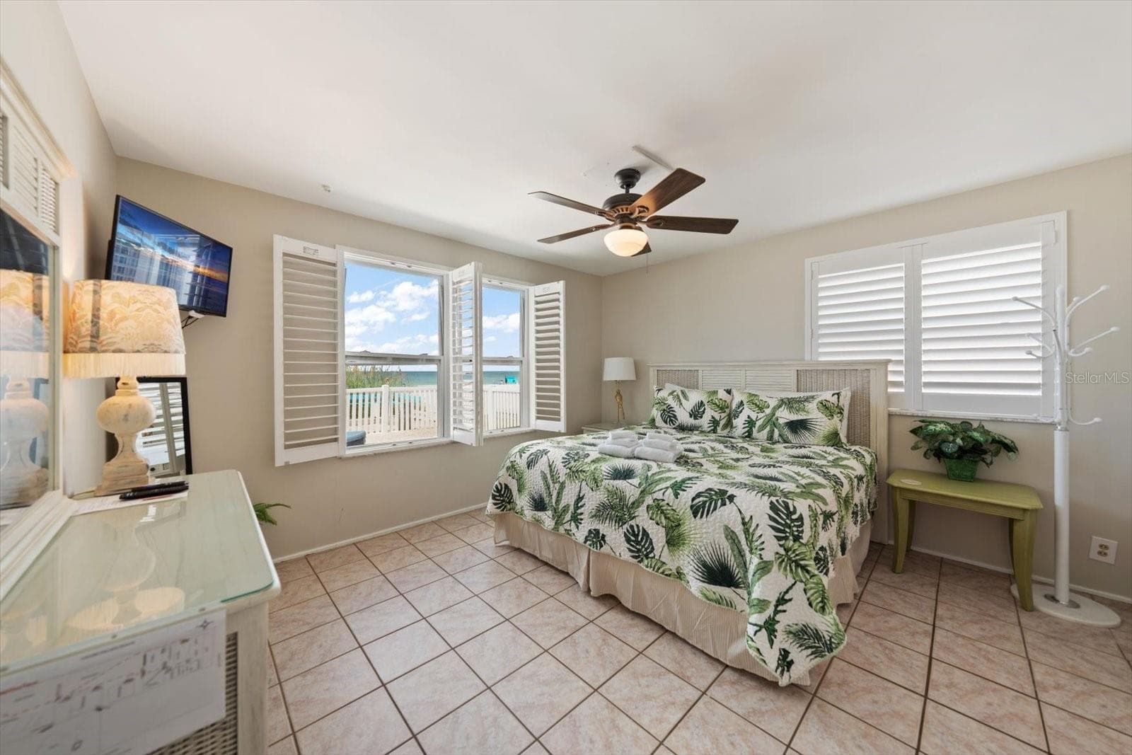 Main bedroom Primary suite - 1512 GULF BLVD, INDIAN ROCKS BEACH