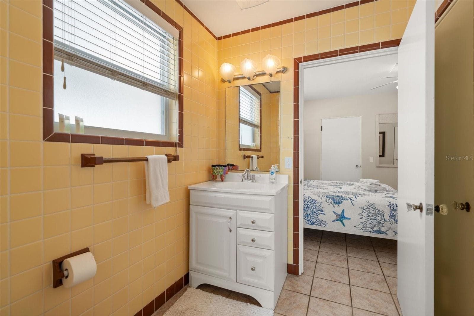 Main house bathroom - 1512 GULF BLVD, INDIAN ROCKS BEACH