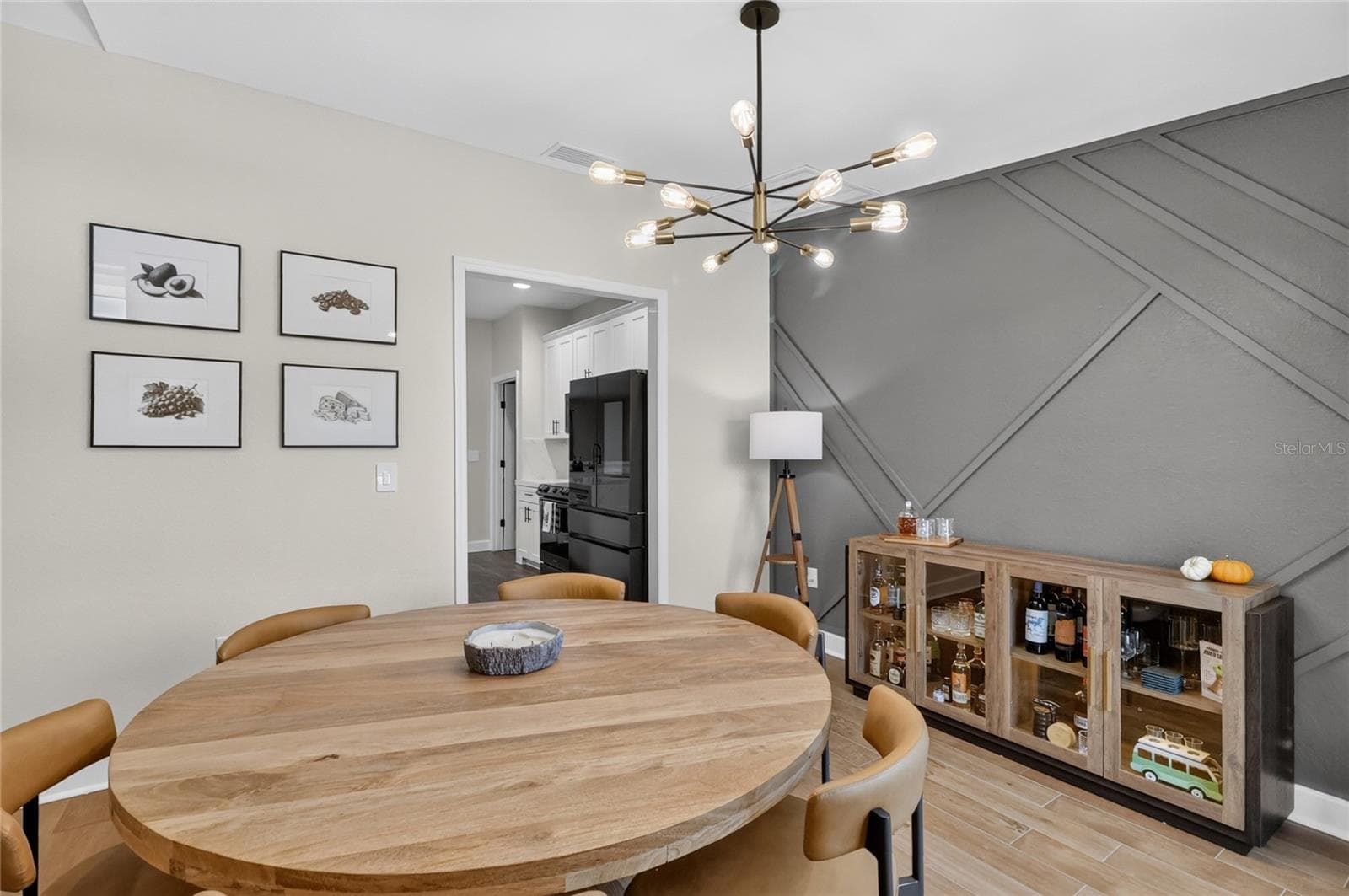 Plenty of room for a larger dining room table. Look at that upgraded light fixture - 5020 MOSS HAMMOCK TRL, SEBRING