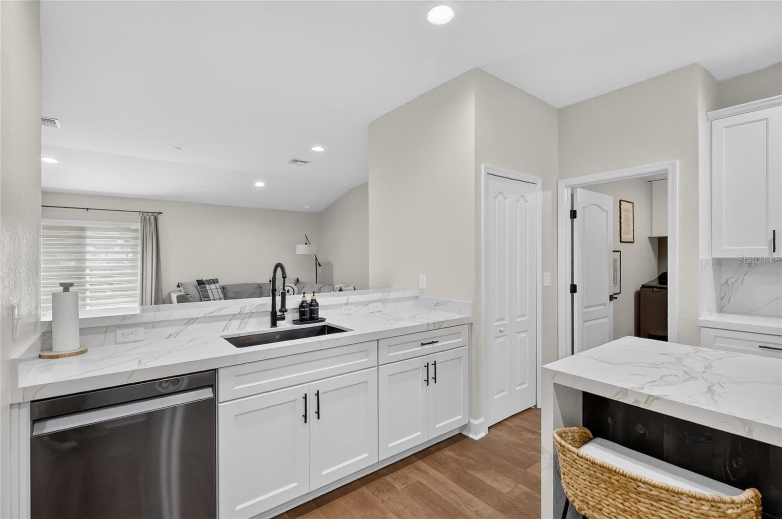 Love the quartz countertops - 5020 MOSS HAMMOCK TRL, SEBRING