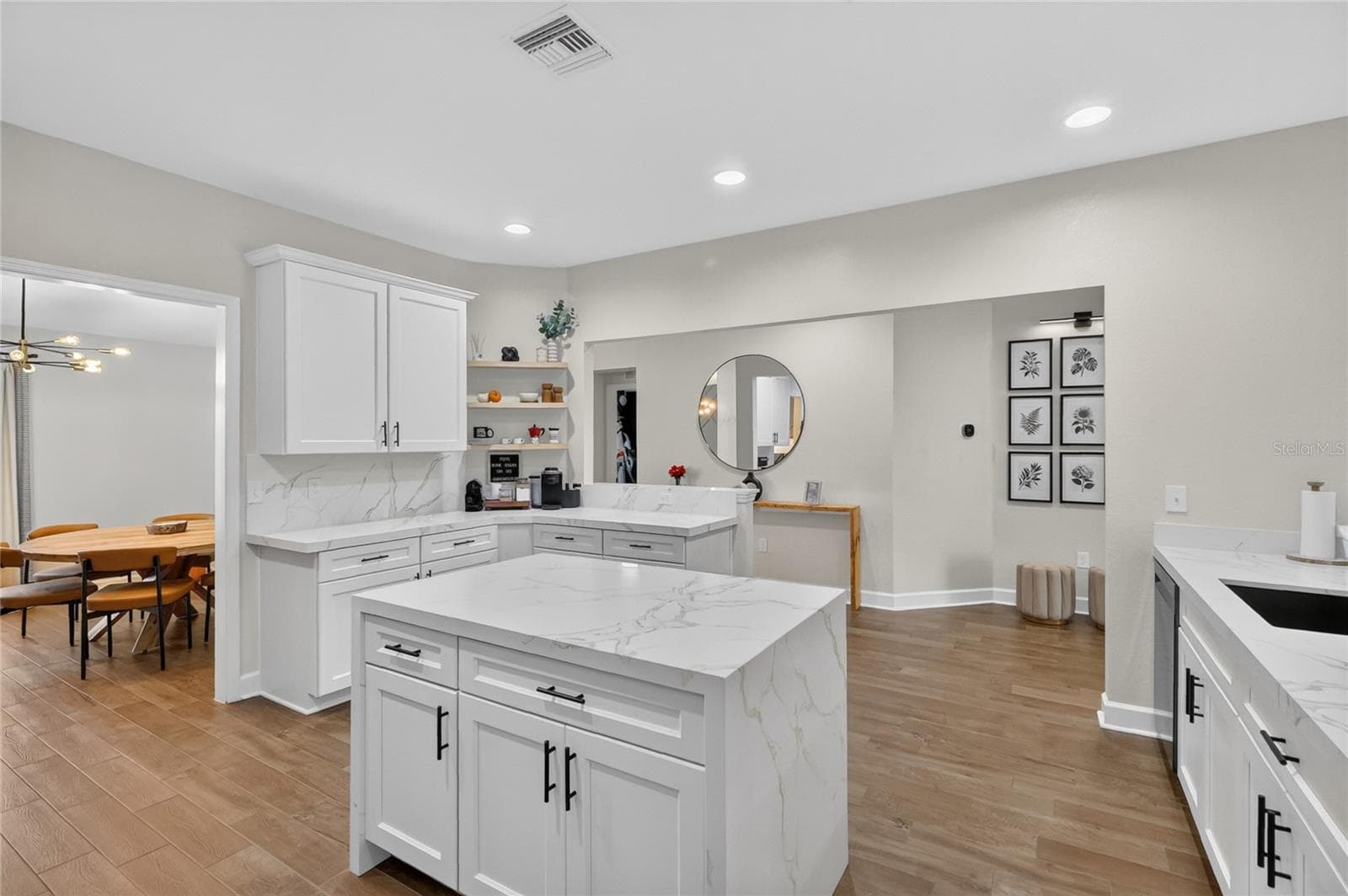 Love the prep island - 5020 MOSS HAMMOCK TRL, SEBRING