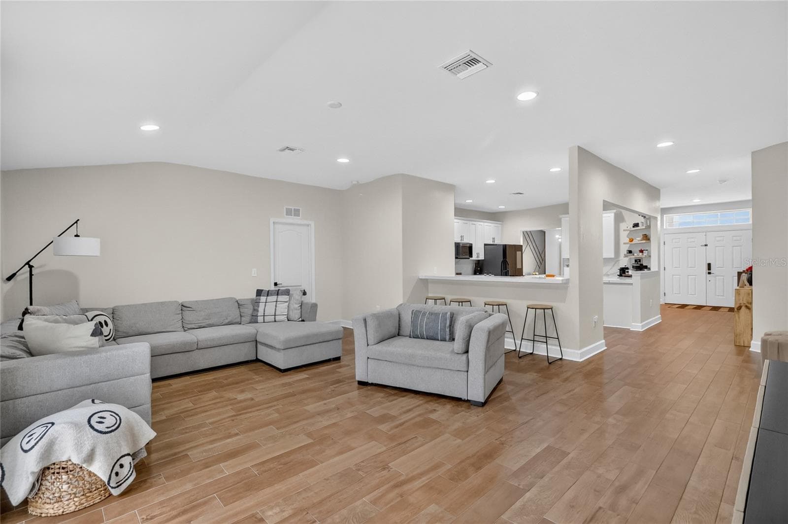 Another view of living room looking towards the kitchen. - 5020 MOSS HAMMOCK TRL, SEBRING