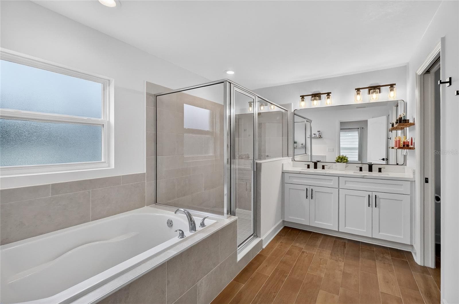 Ensuite bath has walk-in shower and tub which is hard to find these days in new construction - 5020 MOSS HAMMOCK TRL, SEBRING
