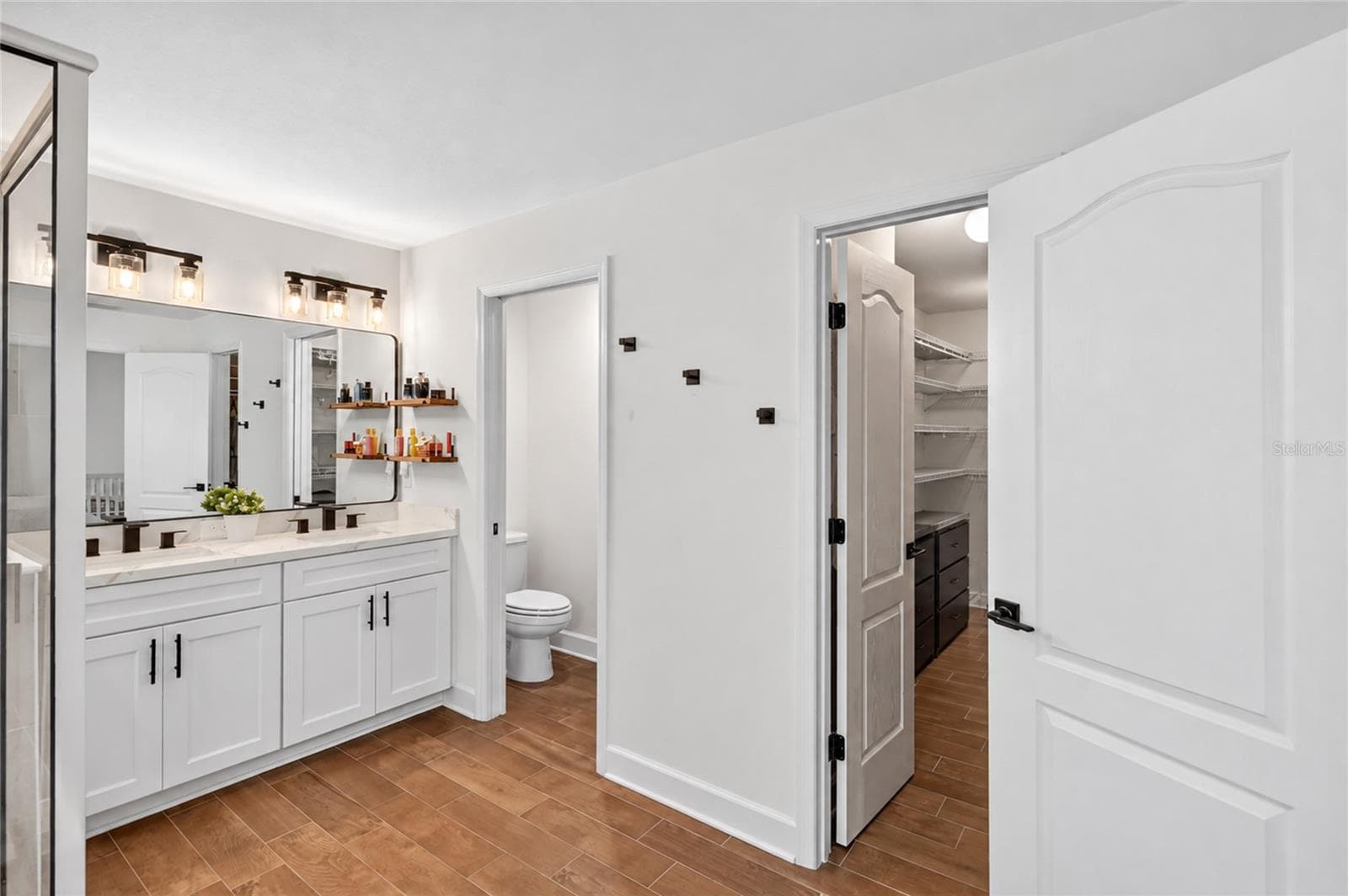 Large walk-in closet - 5020 MOSS HAMMOCK TRL, SEBRING