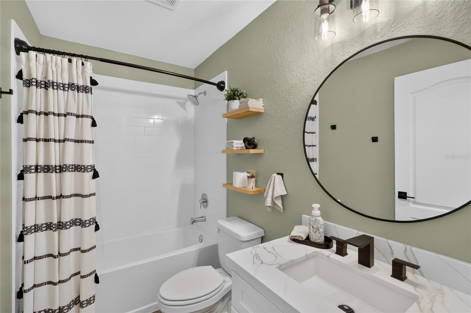 Guest bathroom - 5020 MOSS HAMMOCK TRL, SEBRING