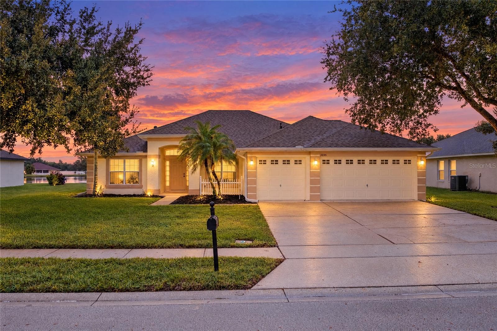 3235 LORIMAR LN