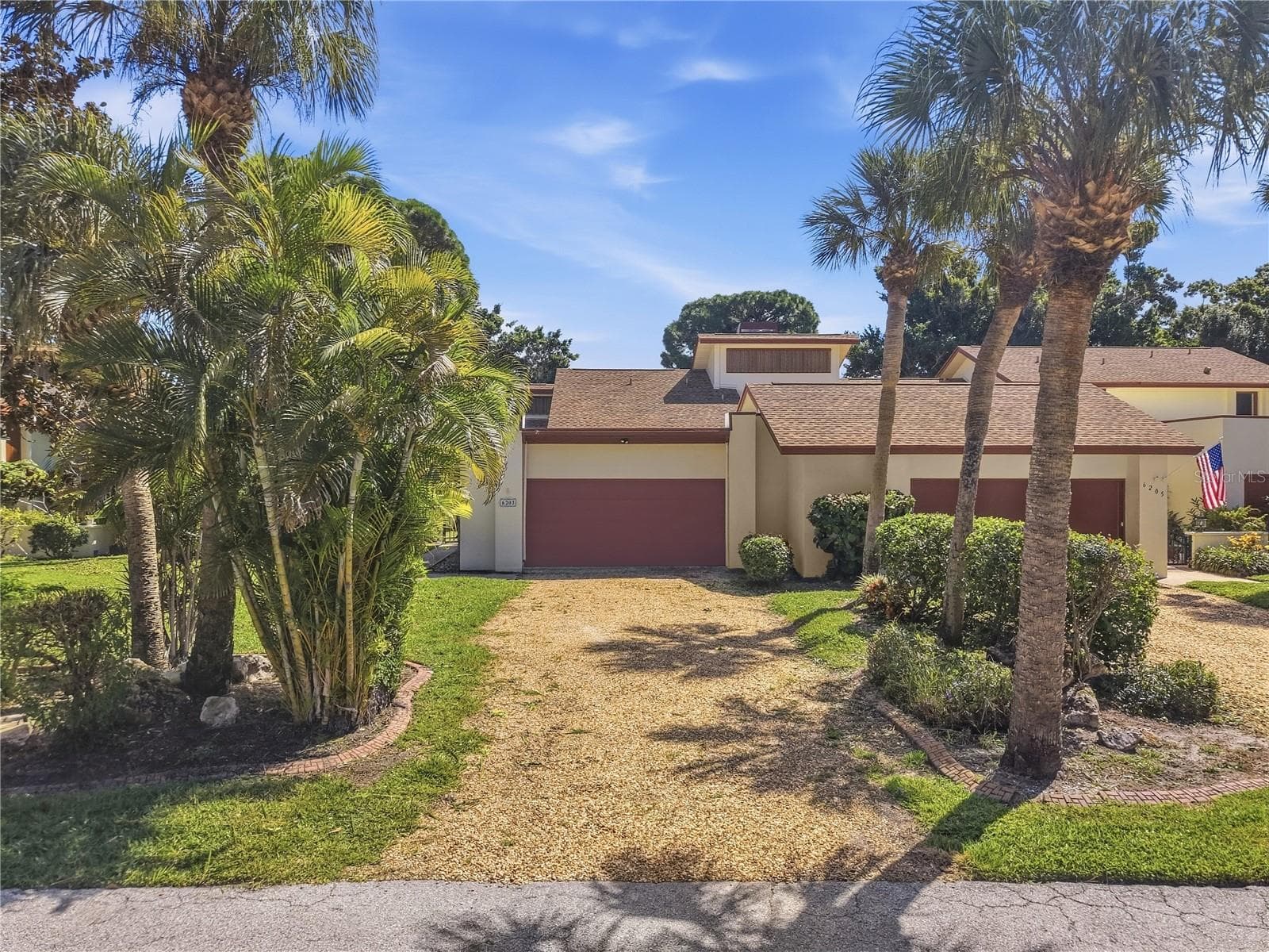 6203 COURTSIDE DR #21