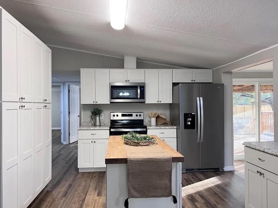 Modular Home at 5801 159TH DR, LIVE OAK, photo 6 of 19