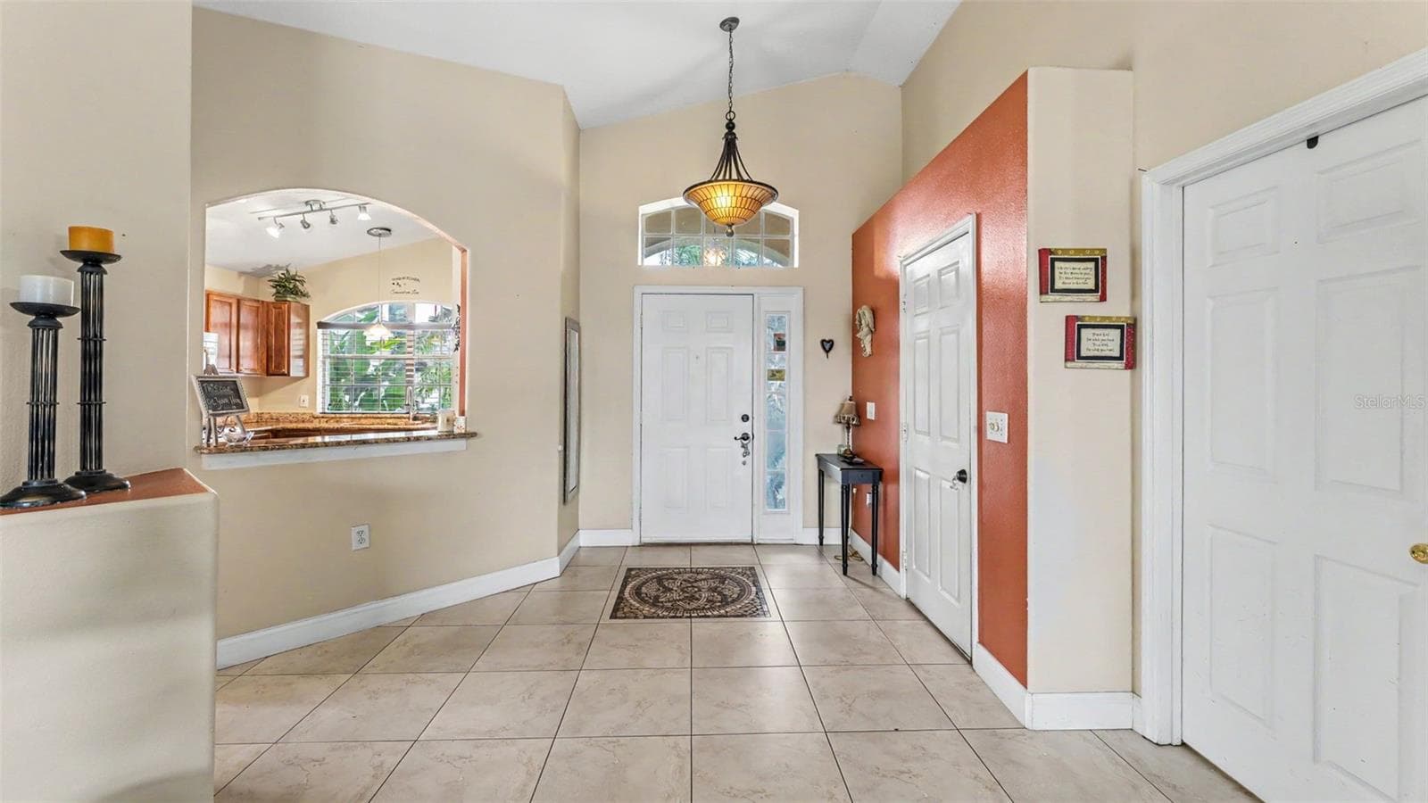 Entryway looking at front door - 126 KING GEORGE DR, DAVENPORT