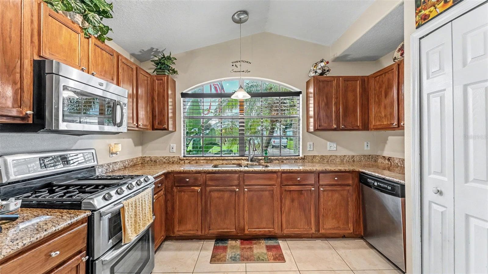 Single Family Residence at 126 KING GEORGE DR, DAVENPORT, photo 11 of 49