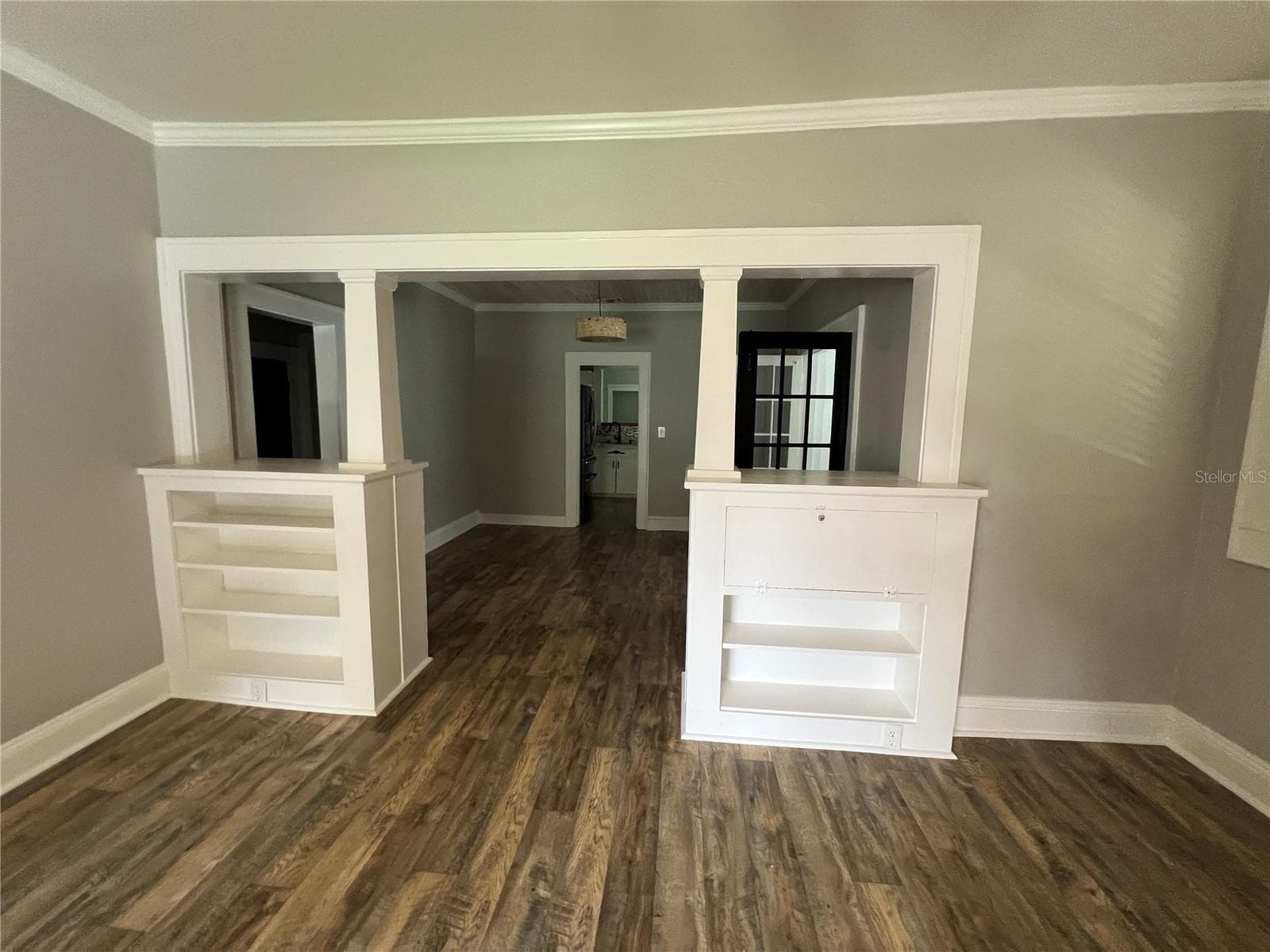 Built-In Living Room - 494 BRAINARD AVE, UMATILLA