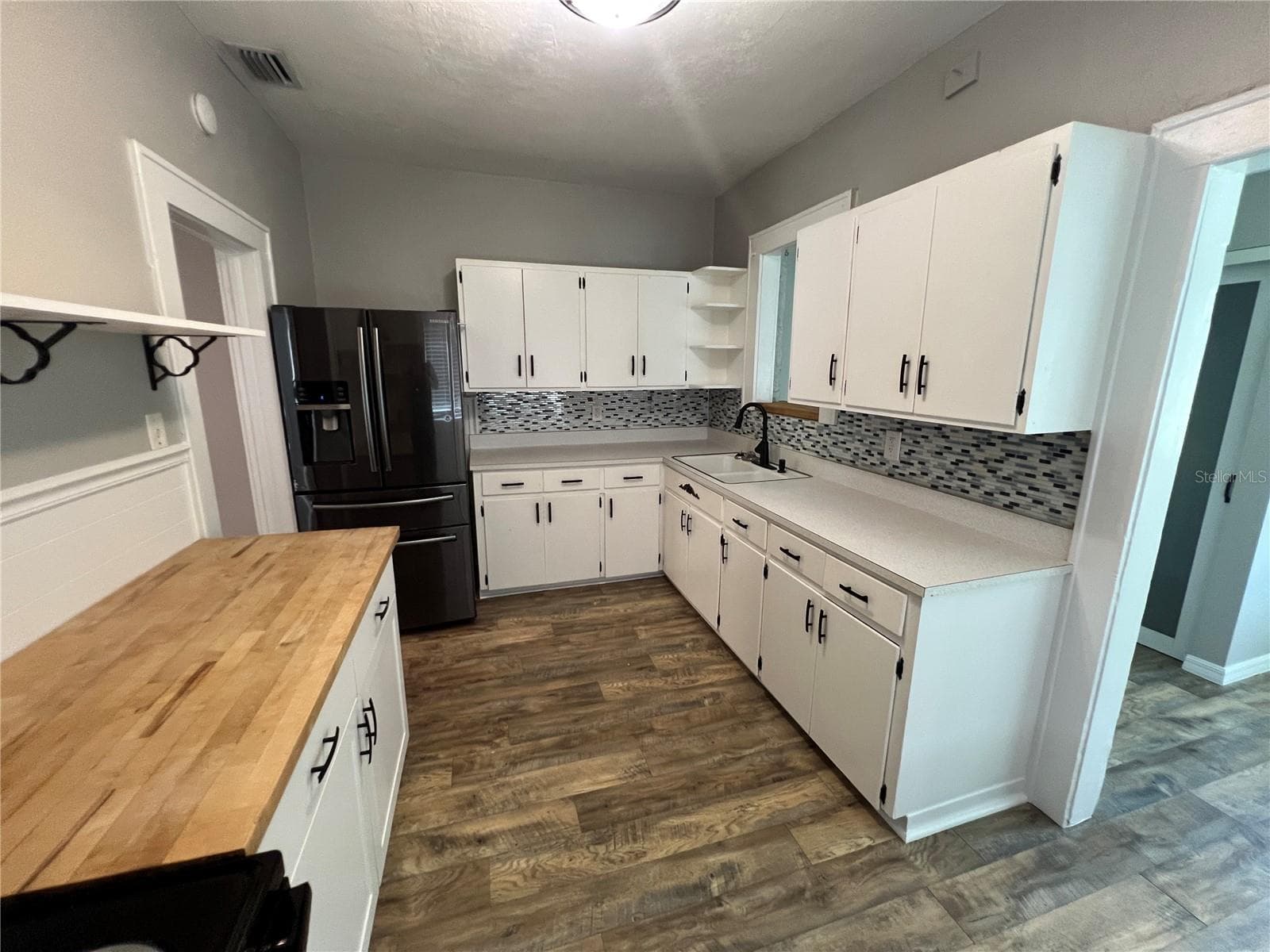 Kitchen lots of Cabinets - 494 BRAINARD AVE, UMATILLA