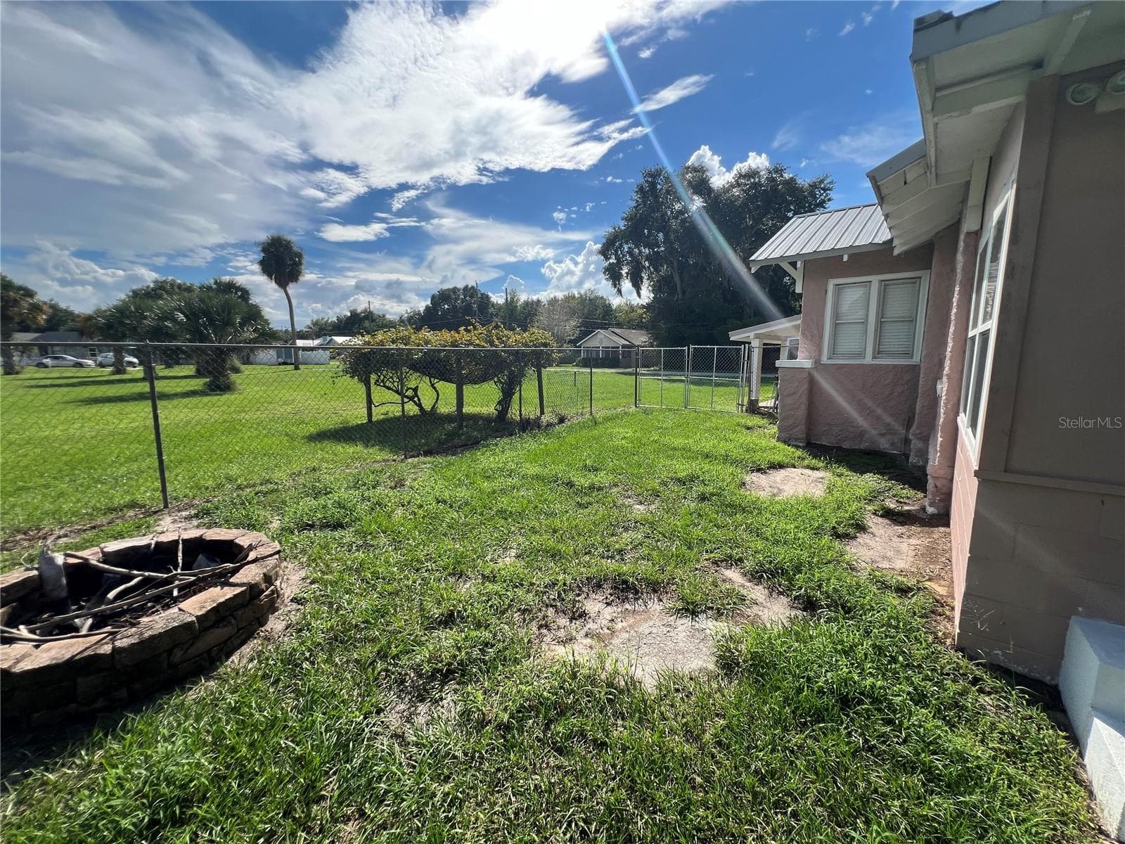 Firepit Fenced backyard - 494 BRAINARD AVE, UMATILLA