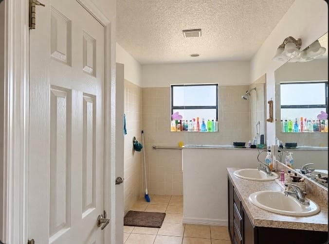 Single Family Residence at 2921 CASABELLA DR, KISSIMMEE, photo 17 of 20